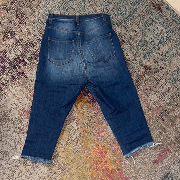 High Rise Fashionnova Aphrodite shorts - Picture 3 of 4